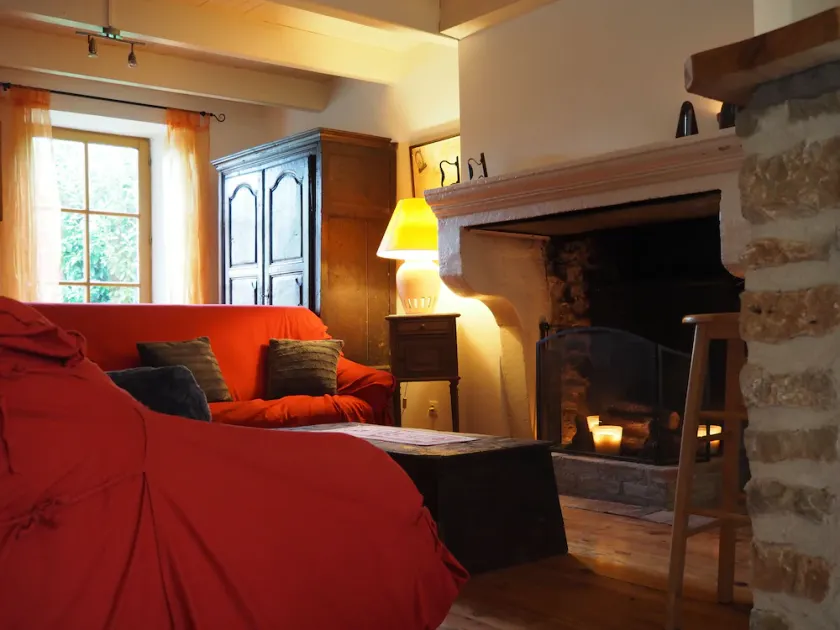 Typical house, lake view room, sleeps 10 WIFI. - Image 1