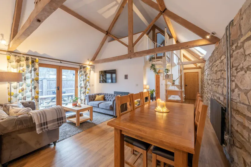 A Beautiful converted barn, sleeps 6 with own hot tub and enclosed garden - Image 1
