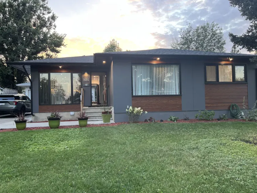 Executive Southside home close to all amenities, by Henderson lake & golf course - Image 1