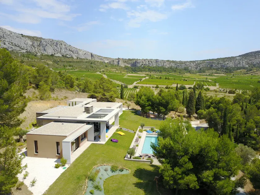 Grande villa contemporaine avec piscine - Image 1