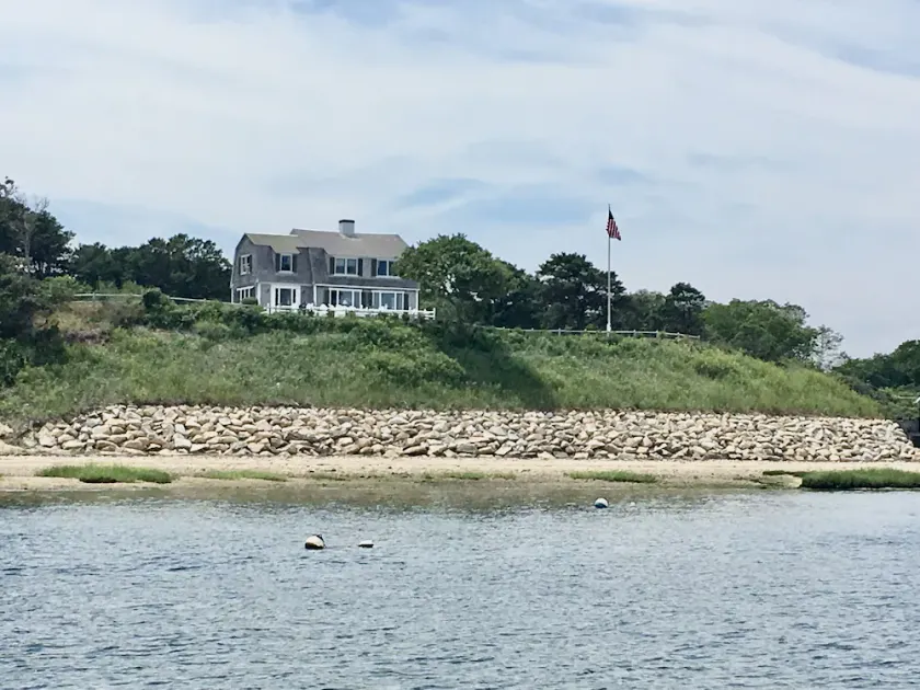 Beachfront Nantucket style home with amazing views on 3 acre estate setting - Image 1