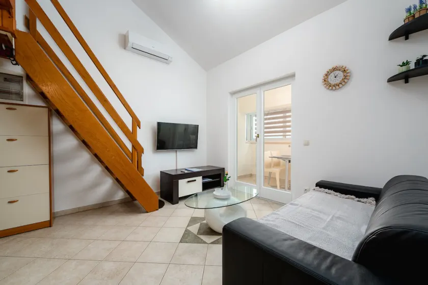 Two storey apartment for four guests near the sea - More - Image 1