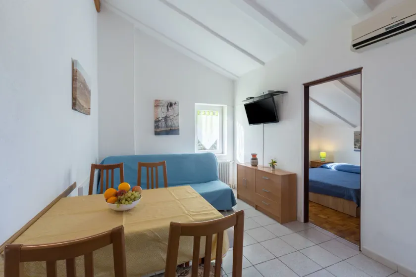Apartamento para dos personas con terraza y vista al mar Karigador, Novigrad (A-2534-b) - Image 1