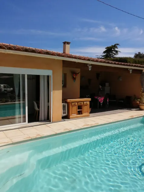 Charming independent studio in Martigues town center, swimming pool, spa - Image 1