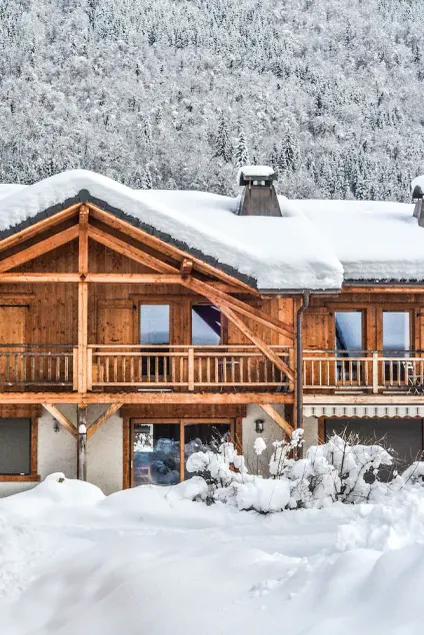 Aéré lumière Chalet - Montagne et cascade Vues. Excellent accès tous les Équipements - Image 1