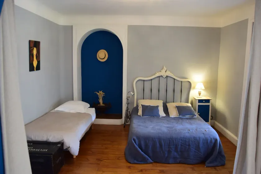 Nicolas\" room near Futuroscope - Image 1