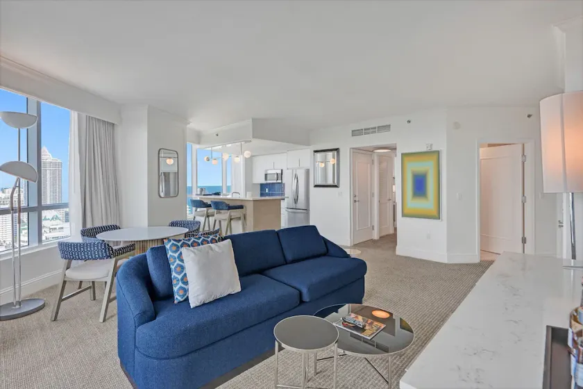 Premium Ocean One Bedroom Suite in Fontainebleau - Image 1