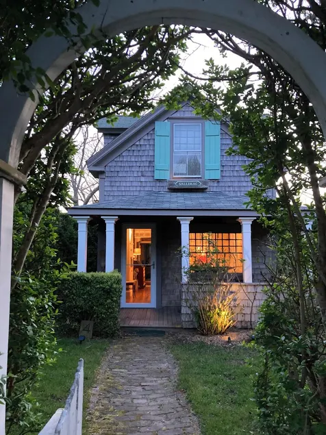 Beautifully renovated historic home across street from Sconset Bluff Walk.  - Image 1