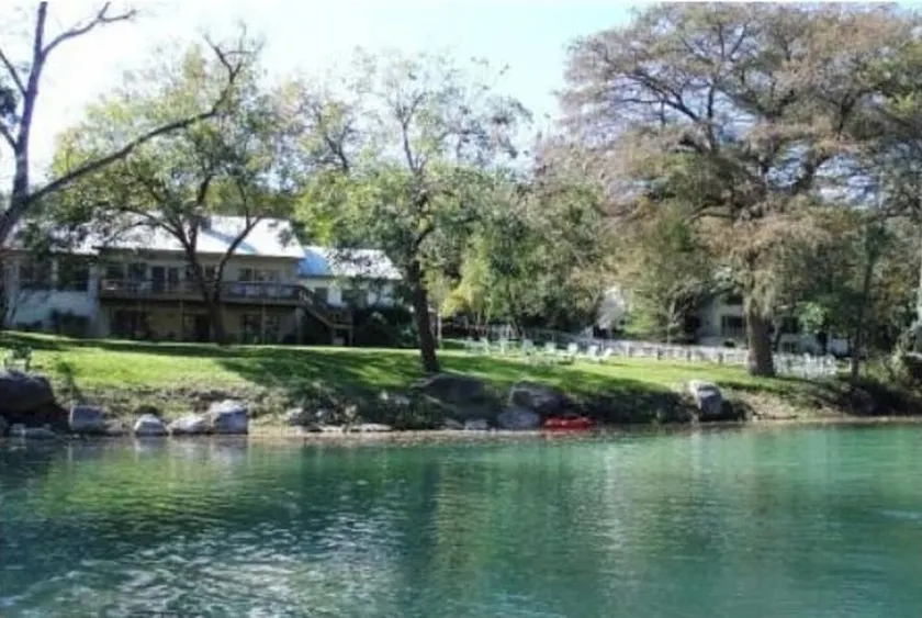 Gruene River House and Cabin på Guadalupe! 7Bdrms / 4. 5Bad / kajakker, sovepladser-28 - Image 1