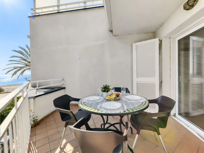 Beautiful apartment for 4 guests with A/C, WIFI, TV and terrace - Image 1