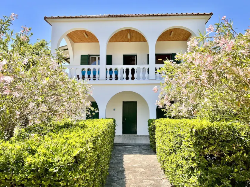 Astra Beach House by DadoVillas - Image 1