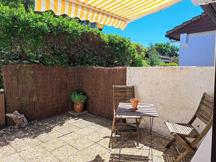 Comfortable studio close to the shops and oceans - Image 1