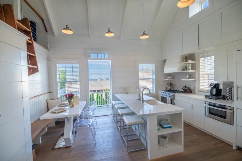 Luxurious Harbor View Twin Cottages! Walk & Bike To Everything! - Image 1