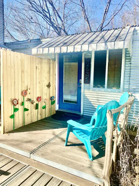 Curiously Cute B&B Private Woodshed- Pet friendly - Image 1