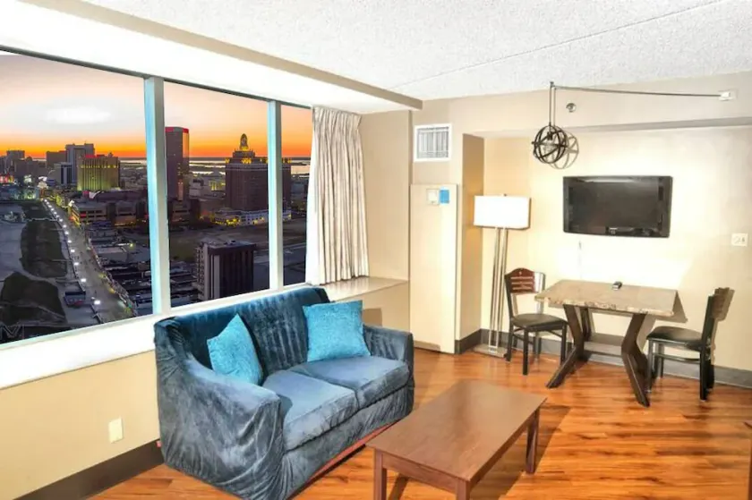 Highest Reviewed Ocean Front Condo + Free Parking! - Image 1