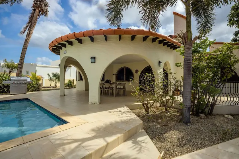 Beautiful 4BR 3BA Villa w/ Private Pool & Jacuzzi - Image 1