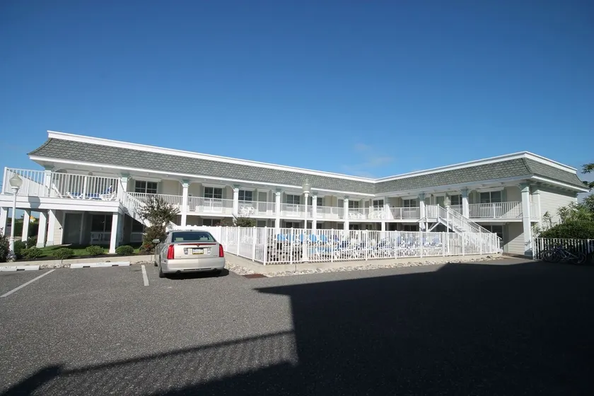 Broadway Beach Unit 7 - Image 1
