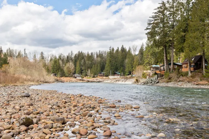 NEU! Gemütliches, haustierfreundliches Cottage am Flussufer, ein perfekter Rückzugsort für Paare! - Image 1