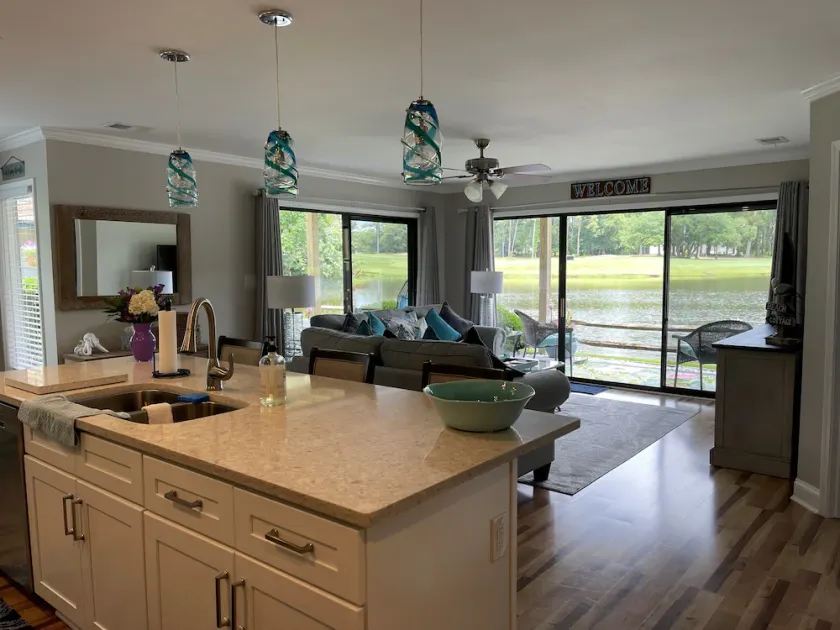 Awesome Lake Views highlight coastal wildlife at this comfortable Retreat! - Image 1
