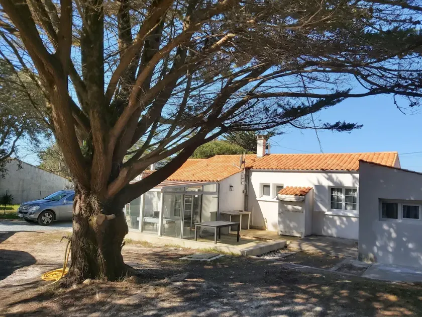 DOMINO, renovated 4-bedroom house, 150 m from the small beach. - Image 1