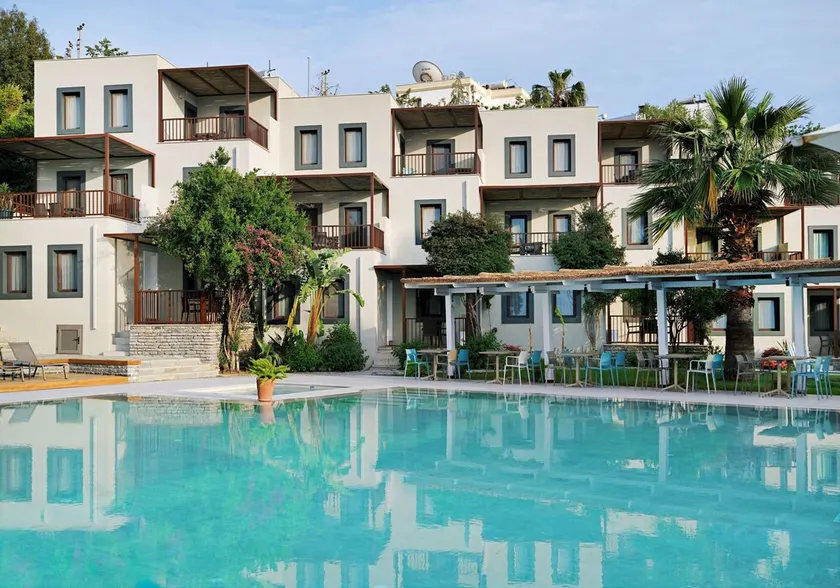 Fully Renovated & Stylish 1BR Suite with Balcony and Free Wi-Fi. - Image 1