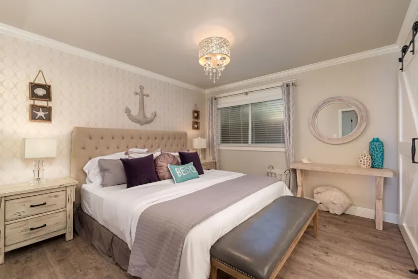 Lyxig 3-bädds / 2-bad Coastal Modern Beach Cottage-Central AC, promenad till stranden! - Image 1