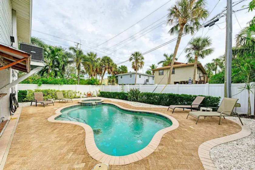 Island Breeze - 119 Beach Ave - Image 1