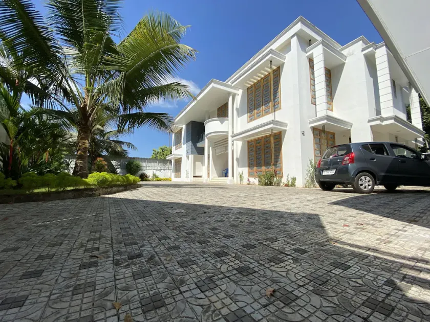 Modern villa close to Ashtamudi lake. 3 bedrooms - Image 1
