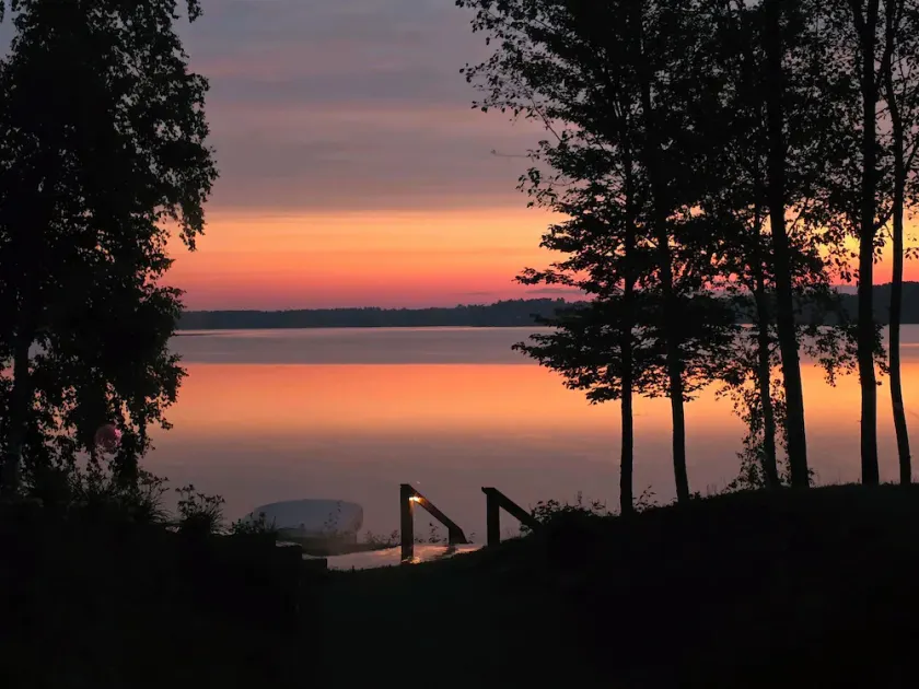 Beautiful 6 bedroom 3 bath lake front home with view of Lake Nokomis! - Image 1