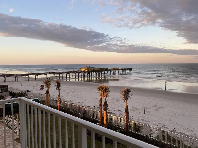 Aruba 303 - BEACHFRONT 3 BR CONDO IN DAYTONA BEACH SHORES. - Image 1