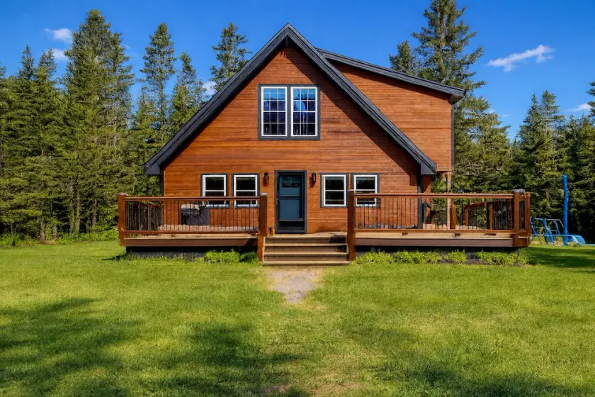 141 Evergreen Circle -Great home just three miles from downtown Rangeley - Image 1
