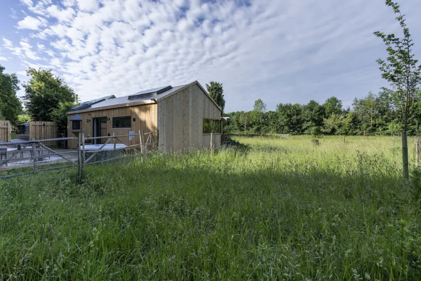 Wildlife Cottage nr Bosham, West Sussex with Private Hot Tub - Image 1