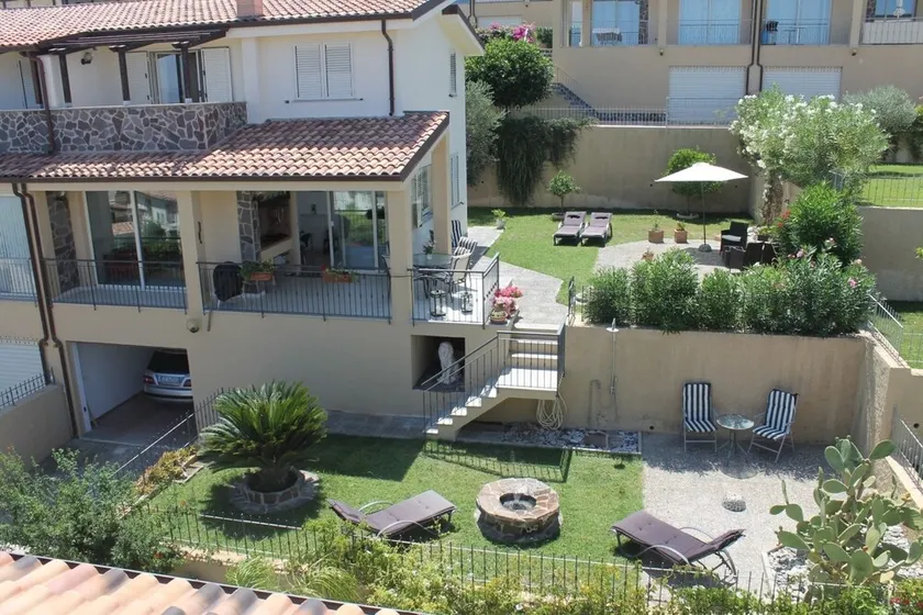 Casa de luxo no sul da Itália com vista para o mar na área de férias e acesso à piscina - Image 1