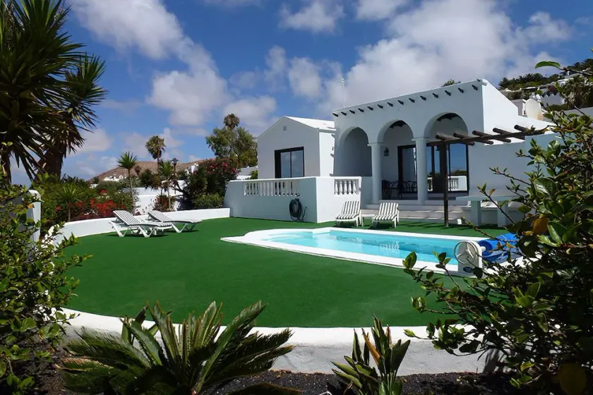 2 Soveværelse Afsluttet Villa Shibui Nazaret Lanzarote Privat Opvarmet Pool & Have - Image 1