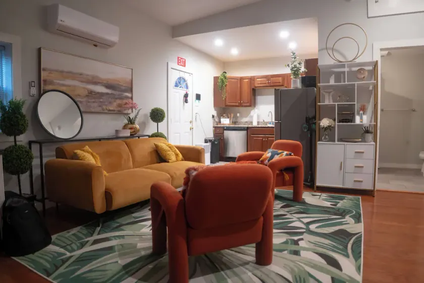 Prime Location! Cozy Studio in Shockoe Bottom - Image 1