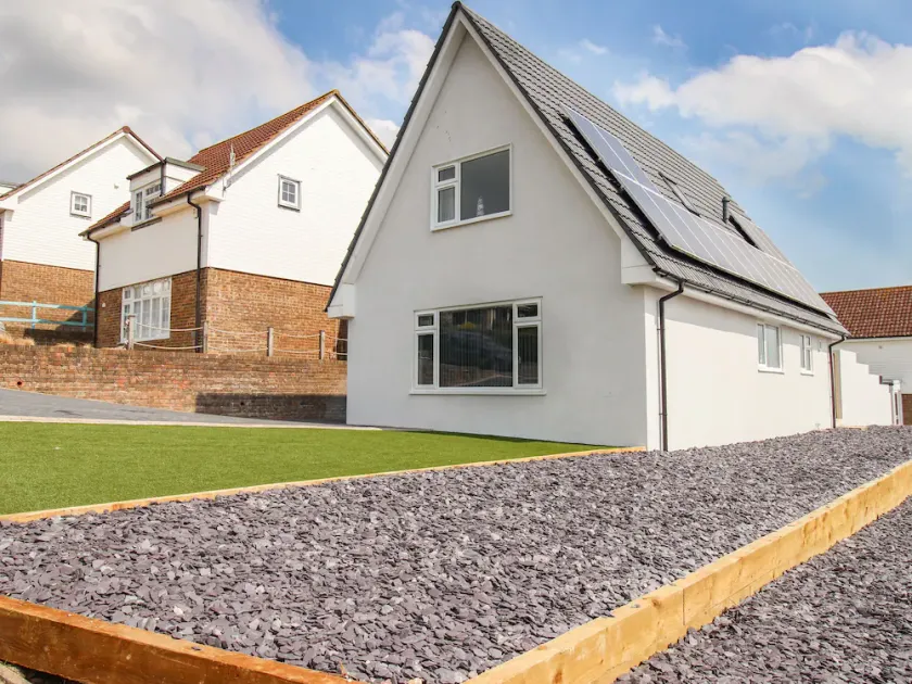 THE WHITE HOUSE, character holiday cottage, with a garden in Weymouth - Image 1