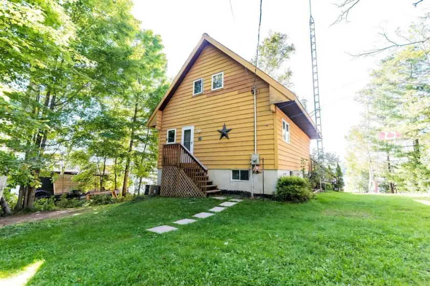 Lakeside Haven - Propiedad de 4 estaciones - Cordova Lake, Havelock Ontario - Image 1
