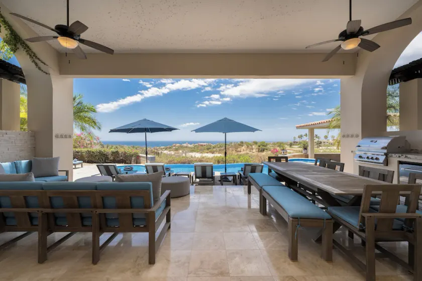 Gorgeous Views, 2 Masters, 3 more En Suites - Image 1