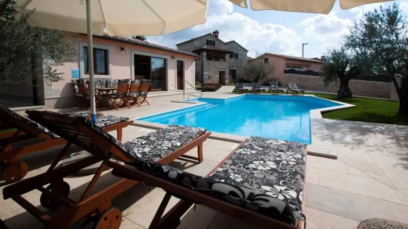 Authentische Villa Ulika mit Pool und Whirlpool - Image 1