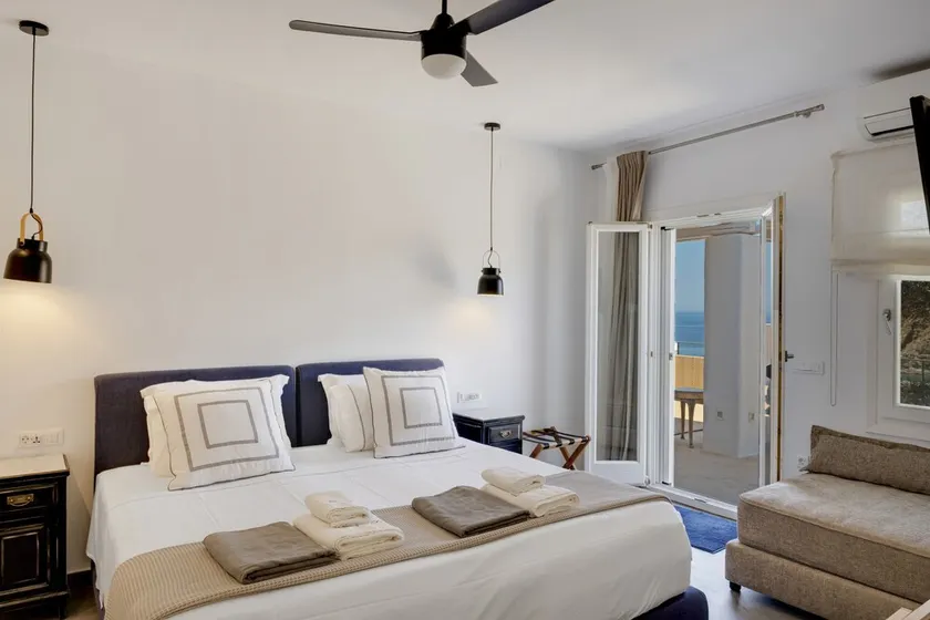 Studio \"Blueros - Black Stone Suite\" avec vue sur la mer, piscine partagée et Wi-Fi - Image 1