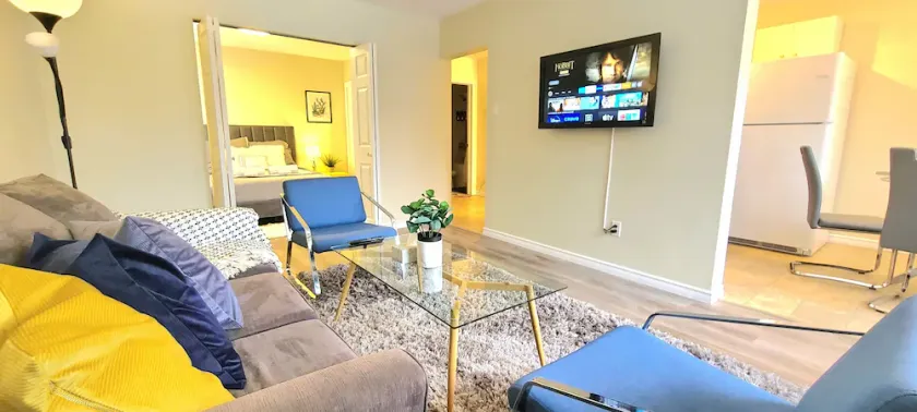 Stylish Condo off Edmonton's Trendiest Street next to best restaurants - Image 1