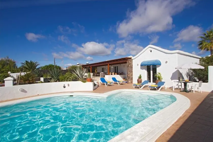 Brilliant Puerto Del Carmen Villa Dos Piedras 4 Bedrooms Private Pool - Image 1