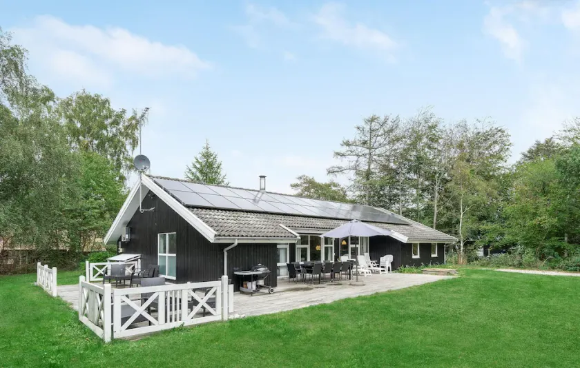 Lovely home in Græsted with kitchen - Image 1