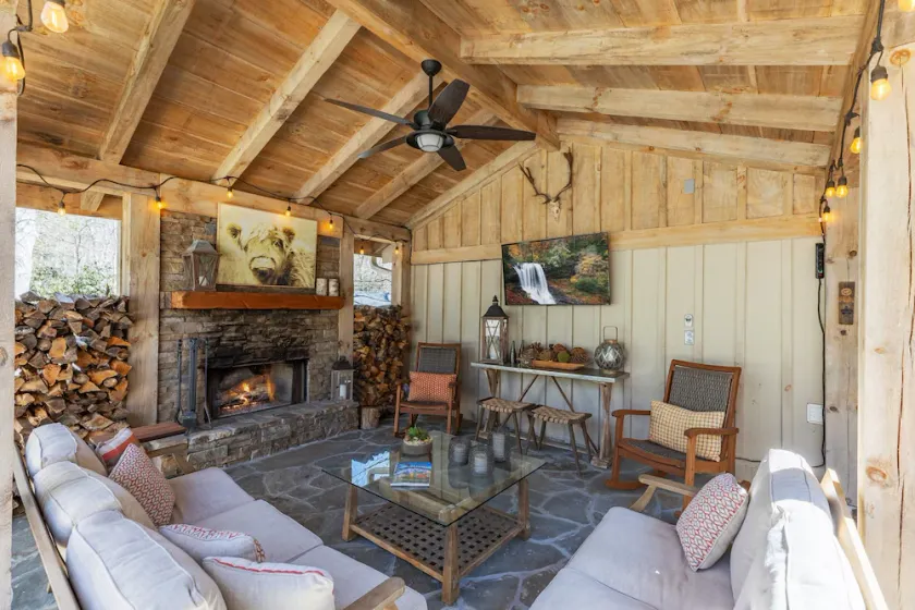Designer Cottage-Highlands-Erstaunliche Wohnräume im Freien-Kamin-Haustierfreundlich - Image 1