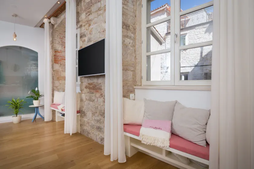 That place studio apartment - Image 1