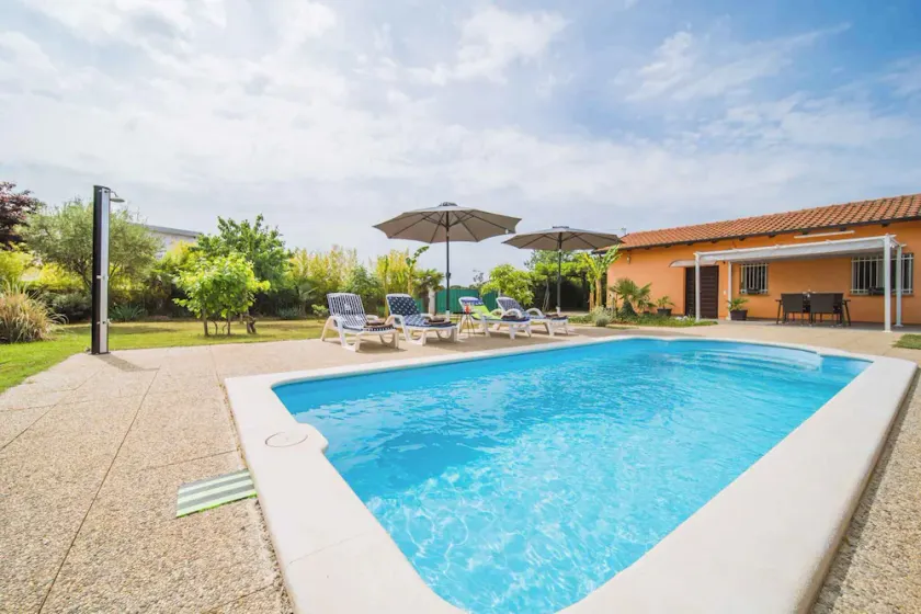 Villa quartier calme avec piscine - Image 1