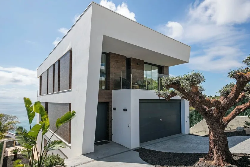 Luxury Seafront Villa near Barcelona - Image 1