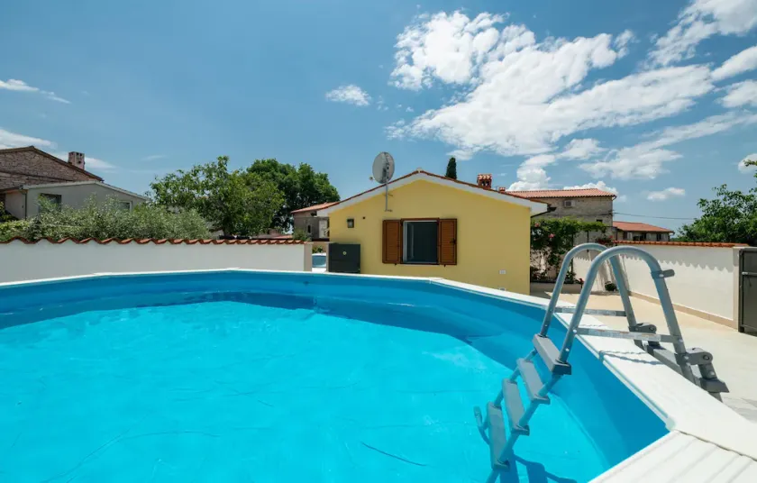 Beautiful Home In Orihi With Wifi - Image 1