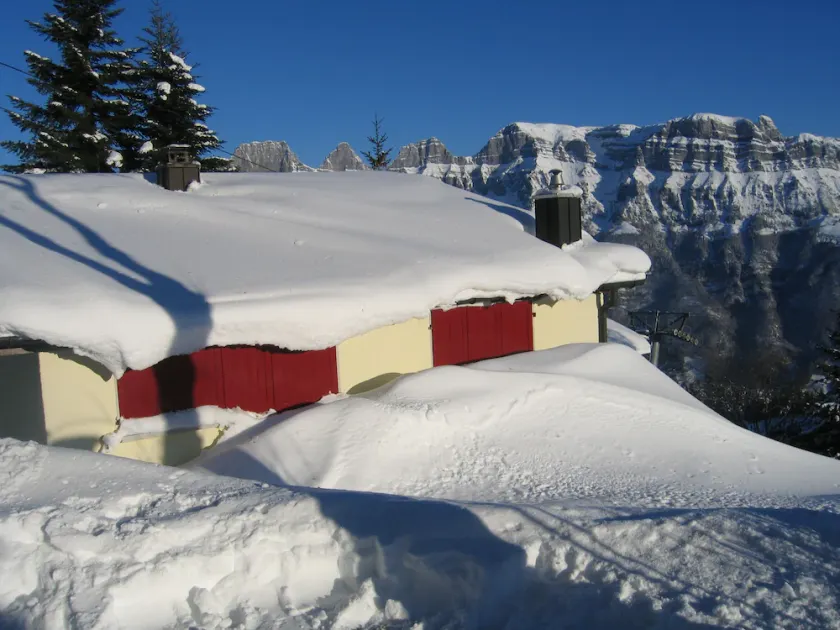 Cozy ski chalet in the Swiss alps - Image 1