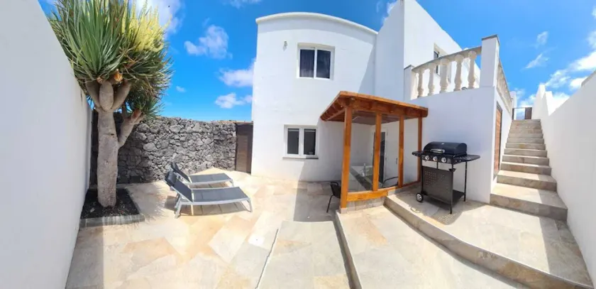 Modern Studio in Rural Tinajo with Patio, BBQ & Coastal Views – Perfect Getaway! - Image 1